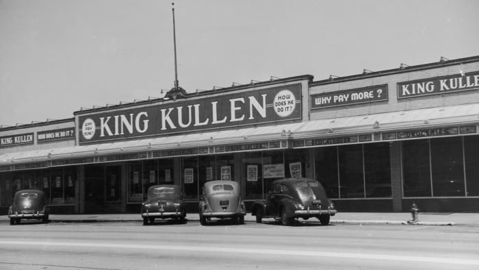 Exterior view of a King Kullen grocery store, in Rockville Center, Long Island, New York, c. 1940s. 